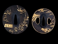 Two japanese tsuba sword guards, richly gilt with samurai narrative battle scenes, one inscribed, late edo/meiji, 7,2 x 7,7 cm / 6,2 x 6,5 cm - afbeelding 3 van  7