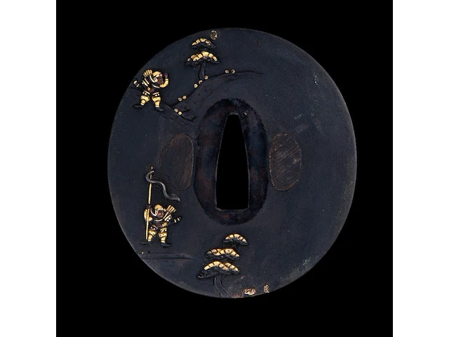 Two japanese tsuba sword guards, richly gilt with samurai narrative battle scenes, one inscribed, late edo/meiji, 7,2 x 7,7 cm / 6,2 x 6,5 cm - afbeelding 5 van  7
