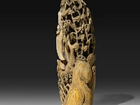 Two japanese whale tooth okimono, one of a man with a drum, signed; the other of gyoran kannon riding a large carp into a bamboo forest, both meiji period (1868-1912), h 15 cm / 13,5 cm (*) - afbeelding 4 van  10