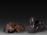 Two japanese wood netsuke of animals of the zodiac, edo period (17th-18thc), w 4,3 cm - h 3,7 cm / w 5,5 cm