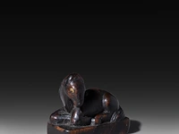 Two japanese wood netsuke of animals of the zodiac, edo period (17th-18thc), w 4,3 cm - h 3,7 cm / w 5,5 cm - afbeelding 2 van  6