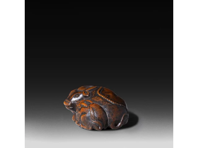 Two japanese wood netsuke of animals of the zodiac, edo period (17th-18thc), w 4,3 cm - h 3,7 cm / w 5,5 cm - afbeelding 10 van  12