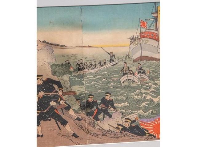 Two japanese woodblock triptychs with scenes from the sino-japanese war, meiji period (1868-1912), framed 97x66 cm / 93x63 cm - afbeelding 3 van  13