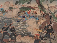 Two japanese woodblock triptychs with scenes from the sino-japanese war, meiji period (1868-1912), framed 97x66 cm / 93x63 cm - afbeelding 6 van  13
