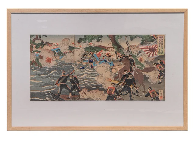 Two japanese woodblock triptychs with scenes from the sino-japanese war, meiji period (1868-1912), framed 97x66 cm / 93x63 cm - afbeelding 7 van  13