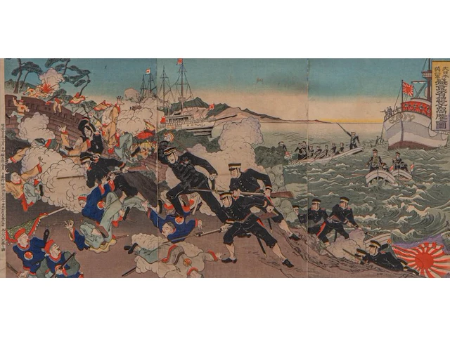 Two japanese woodblock triptychs with scenes from the sino-japanese war, meiji period (1868-1912), framed 97x66 cm / 93x63 cm - afbeelding 12 van  13