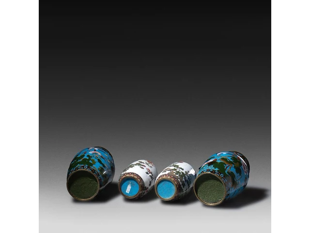 Two pairs of japanese cloisonné enameled vases, 19th/20thc, tallest h 25,5 cm - afbeelding 5 van  10