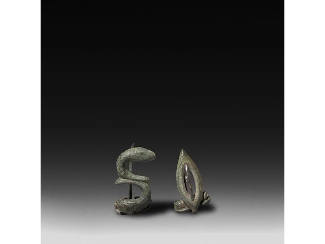 Two roman bronze erotic fibulae, h 3,5 cm - afbeelding 1 van  5