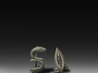 Two roman bronze erotic fibulae, h 3,5 cm