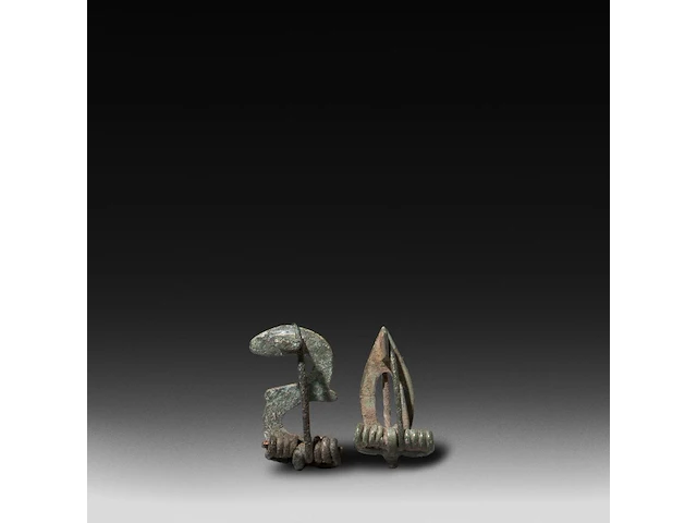 Two roman bronze erotic fibulae, h 3,5 cm - afbeelding 2 van  5