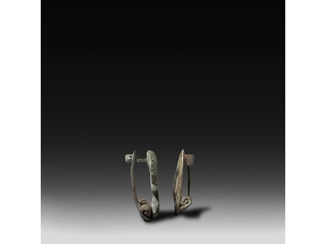 Two roman bronze erotic fibulae, h 3,5 cm - afbeelding 3 van  5