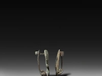 Two roman bronze erotic fibulae, h 3,5 cm - afbeelding 3 van  5