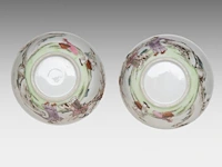 Two sets of fine chinese famille rose 'figures in a garden' cups and saucers, 18thc - afbeelding 2 van  10