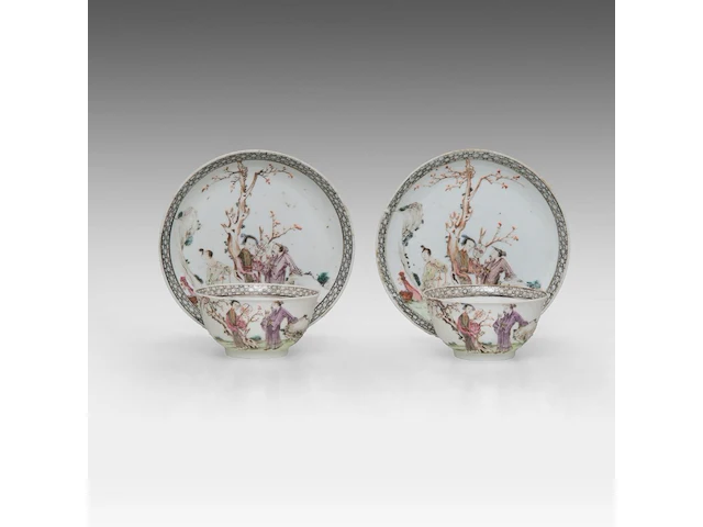 Two sets of fine chinese famille rose 'figures in a garden' cups and saucers, 18thc - afbeelding 1 van  10