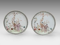 Two sets of fine chinese famille rose 'figures in a garden' cups and saucers, 18thc - afbeelding 4 van  10