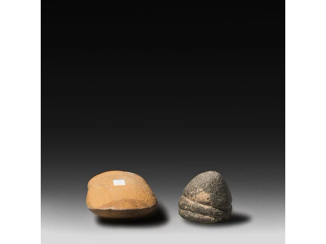 Two taino phallic fertility symbols in volcanic stone, h 7 - 17 cm - afbeelding 3 van  4