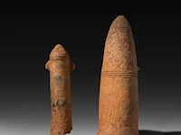 Two terracotta phallus fertility figures, bura culture, burkina faso or niger, h 31 - 42 cm - afbeelding 3 van  4
