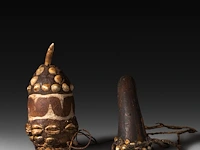 Two tribal penis sheaths, decorated with sea shells, papua new guinea, h 14 - 15 cm - afbeelding 2 van  4