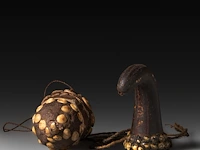 Two tribal penis sheaths, decorated with sea shells, papua new guinea, h 14 - 15 cm - afbeelding 3 van  4