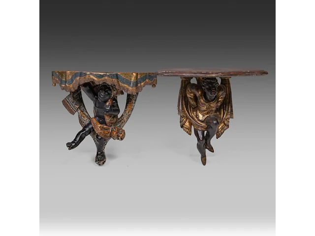 Two venetian-type polychrome and gilt wooden blackamore wall brackets, 19thc 37 cm. (14.57 in.), frame: 39 cm. (15.34 in.) - afbeelding 1 van  7