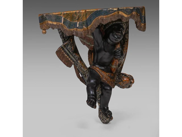 Two venetian-type polychrome and gilt wooden blackamore wall brackets, 19thc 37 cm. (14.57 in.), frame: 39 cm. (15.34 in.) - afbeelding 4 van  7