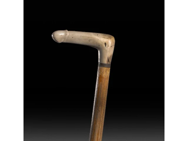 Two walking sticks with carved bone phallic endings, late 19thc - afbeelding 3 van  8