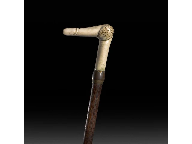 Two walking sticks with carved bone phallic endings, late 19thc - afbeelding 6 van  8