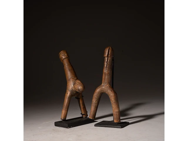Two wooden biiga mossi phallic catapults, burkina faso, h 18 - 20 cm - afbeelding 1 van  5