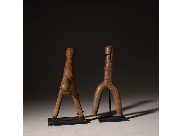 Two wooden biiga mossi phallic catapults, burkina faso, h 18 - 20 cm - afbeelding 2 van  5