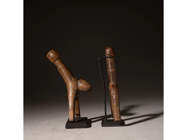 Two wooden biiga mossi phallic catapults, burkina faso, h 18 - 20 cm - afbeelding 3 van  5
