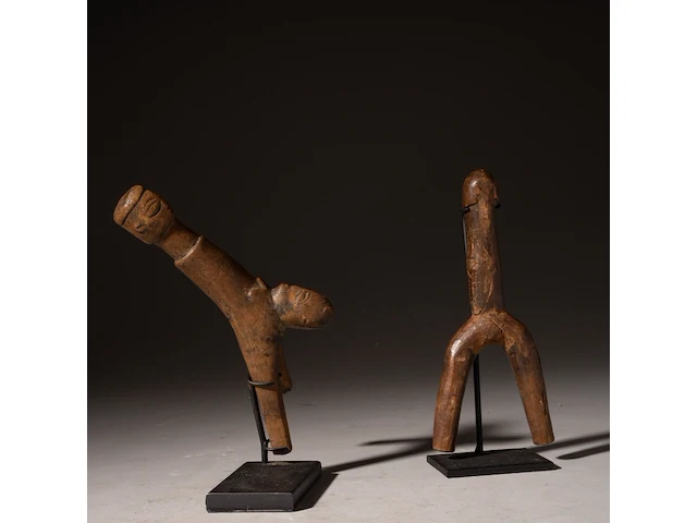 Two wooden biiga mossi phallic catapults, burkina faso, h 18 - 20 cm - afbeelding 5 van  5