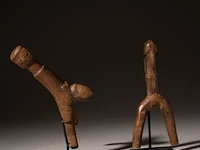 Two wooden biiga mossi phallic catapults, burkina faso, h 18 - 20 cm - afbeelding 5 van  5