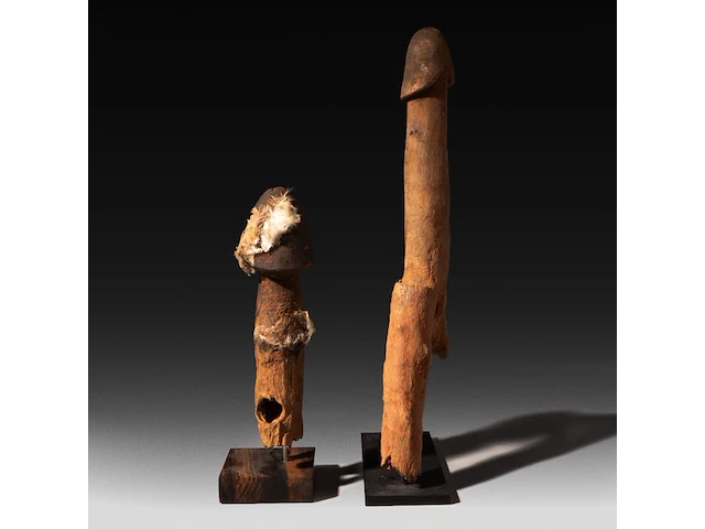 Two wooden phallus fertility dolls, legba culture, west africa, h 26 - 38 cm - afbeelding 2 van  3