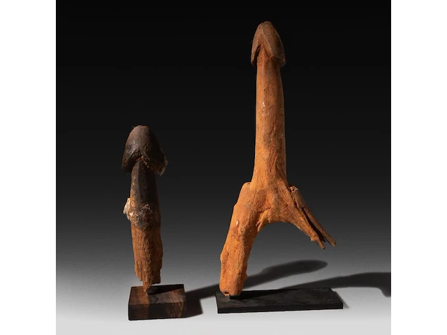 Two wooden phallus fertility dolls, legba culture, west africa, h 26 - 38 cm - afbeelding 3 van  3