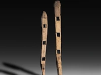 Two wooden poles of the closure around a joraî ancestor tomb, vietnam, h 180 - 205 cm