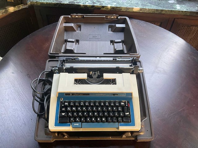 Typemachine - afbeelding 1 van  2