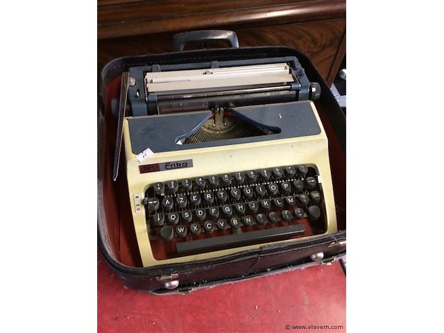 Typmachine erika in box - afbeelding 1 van  3