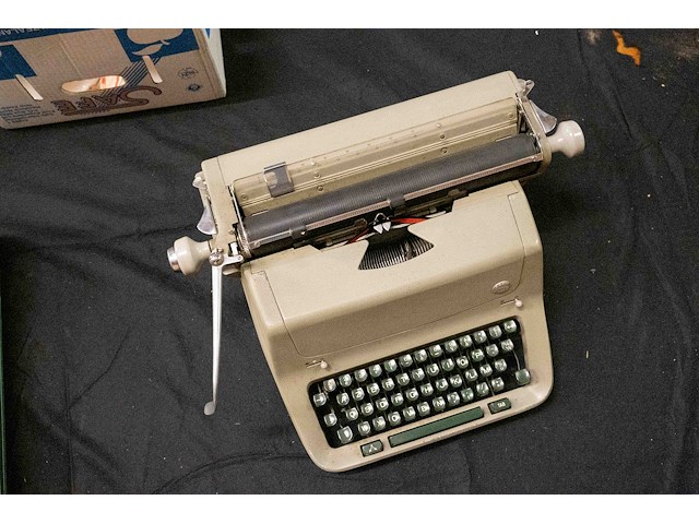 Typmachine - afbeelding 1 van  2