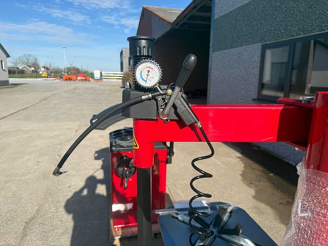 Tyre changer - 2025 - mx-566 / mx-680 - banden montage / balanceer apparatuur - afbeelding 7 van  17