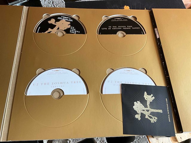 U2 joshua tree lp en cd box - afbeelding 2 van  4