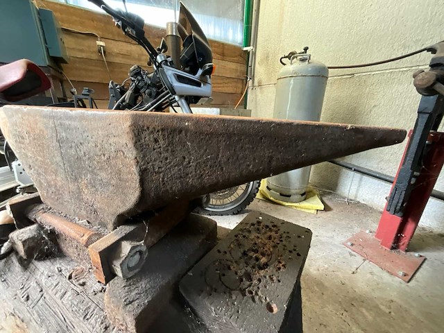 Uat aambeeld. 200 kg - afbeelding 5 van  7