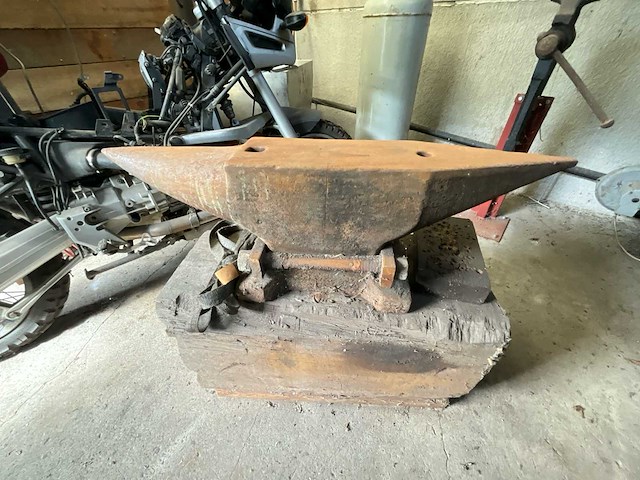 Uat aambeeld. 200 kg - afbeelding 4 van  7