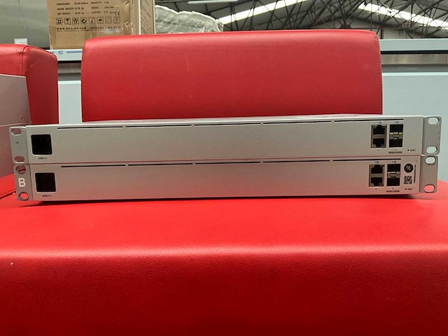 Ubiquiti - unifi - wifi, routers & switches (2x) - afbeelding 1 van  4