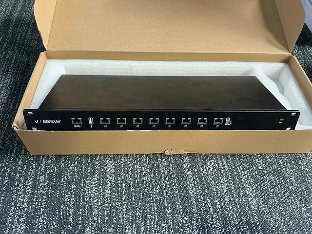 Ubiquiti er-8 edgerouter - afbeelding 1 van  2