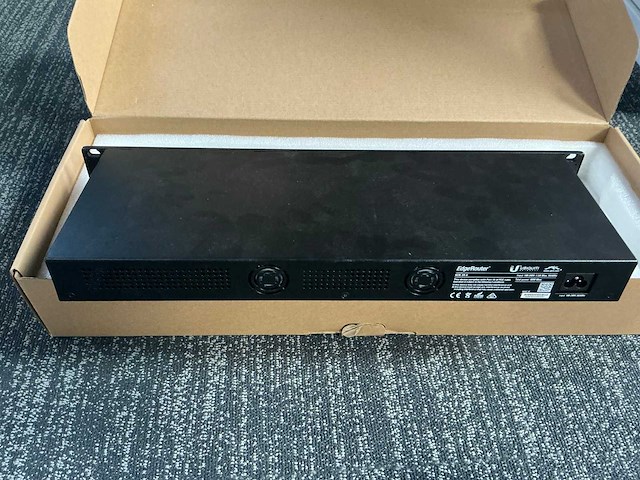 Ubiquiti er-8 edgerouter - afbeelding 2 van  2