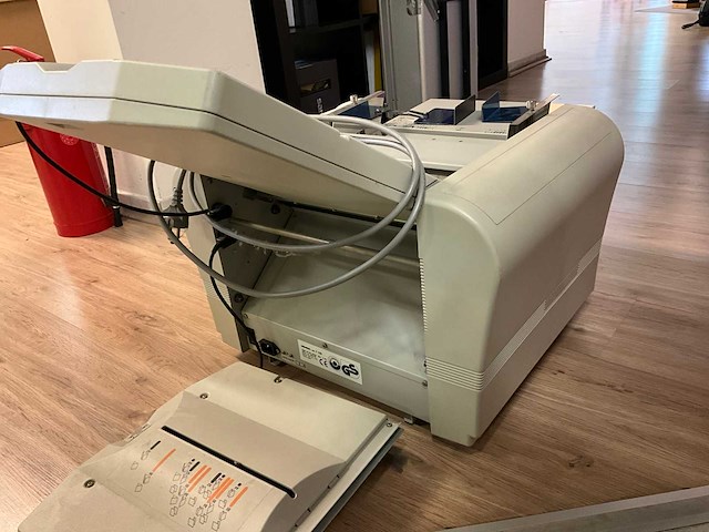 Uchida f-43n vouwmachine - afbeelding 8 van  11
