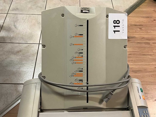 Uchida f-43n vouwmachine - afbeelding 10 van  11