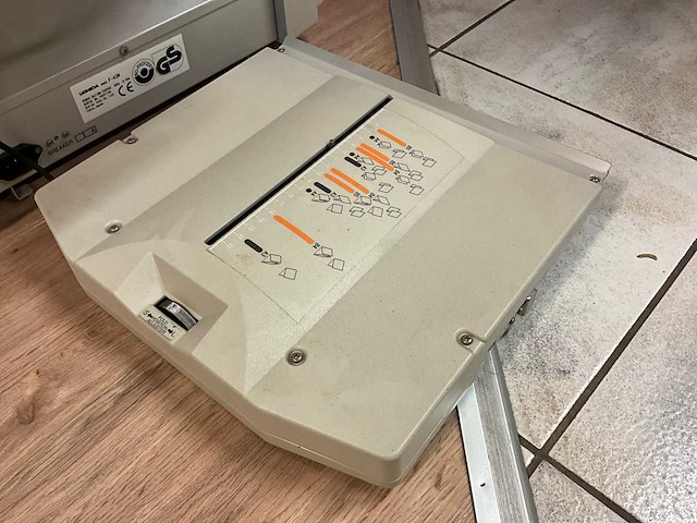 Uchida f-43n vouwmachine - afbeelding 5 van  11