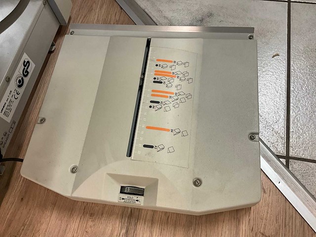 Uchida f-43n vouwmachine - afbeelding 6 van  11
