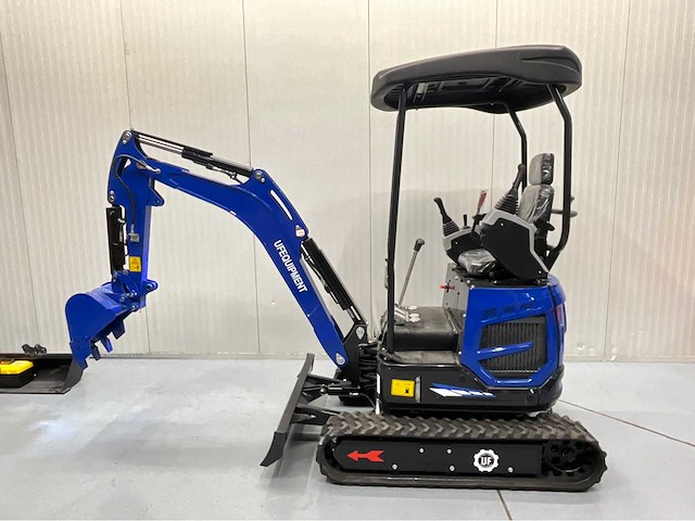 Uf equipment nm-18 - rupsgraafmachine 2026 - zwenk giek - 3 graafbakken - gereedschapskoffer - afbeelding 1 van  28